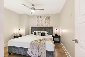 Spacious 4-Bed Condo steps from French Quarter