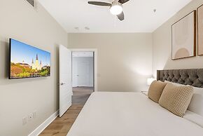 Spacious 4-Bed Condo steps from French Quarter