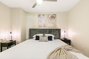Spacious 4-Bed Condo steps from French Quarter