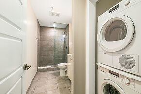 Spacious 4-Bed Condo steps from French Quarter