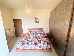 Elegant Apt - Spoleto A1 - Train Station 2 kms - Sleeps 6
