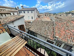 Elegant Apt - Spoleto A1 - Train Station 2 kms - Sleeps 6