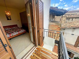 Elegant Apt - Spoleto A1 - Train Station 2 kms - Sleeps 6