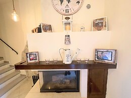 Elegant Apt - Spoleto A1 - Train Station 2 kms - Sleeps 6