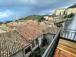 Elegant Apt - Spoleto A1 - Train Station 2 kms - Sleeps 6