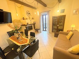 Elegant Apt - Spoleto A1 - Train Station 2 kms - Sleeps 6