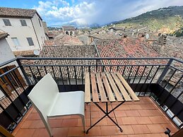 Elegant Apt - Spoleto A1 - Train Station 2 kms - Sleeps 6