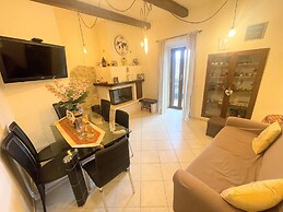 Elegant Apt - Spoleto A1 - Train Station 2 kms - Sleeps 6