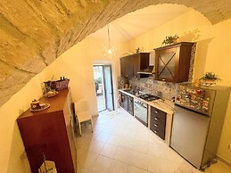 Elegant Apt - Spoleto A1 - Train Station 2 kms - Sleeps 6