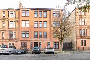 Stunning Newly Furnished Ground Floor Apartment