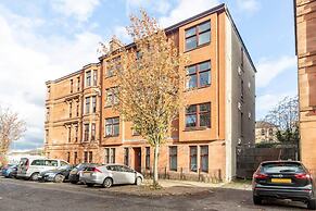 Stunning Newly Furnished Ground Floor Apartment