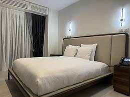 The Six Apparthotel