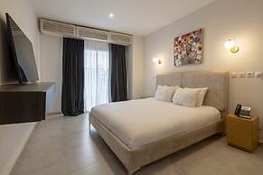 The Six Apparthotel