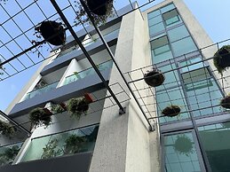 The Six Apparthotel