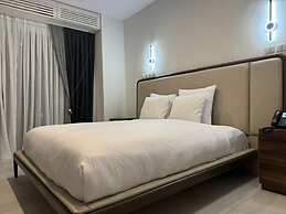 The Six Apparthotel