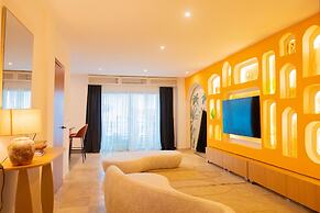 The Six Apparthotel