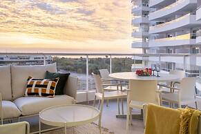 Gran Canet 2BR - Sea Views, Pools & Gym