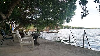 Xulha Hotel Bacalar Lakefront