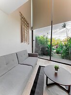 Warm Loft With Incredible Garden View 014 By Sandy Powerful