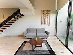 Warm Loft With Incredible Garden View 014 By Sandy Powerful