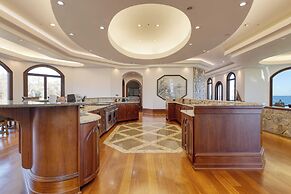 Bay Estate by Avantstay Waterfront, Private Pond