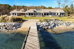 Bay House by Avantstay Waterfront, Pier, Pond