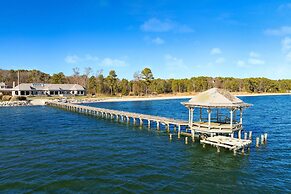 Bay Cottage by Avantstay Waterfront, Pier, Pond