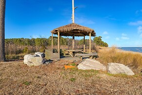 Bay Cottage by Avantstay Waterfront, Pier, Pond