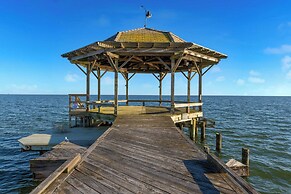 Bay Cottage by Avantstay Waterfront, Pier, Pond