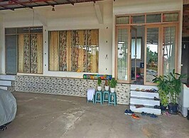 OYO Life 90960 Putih Salju Homestay Syariah