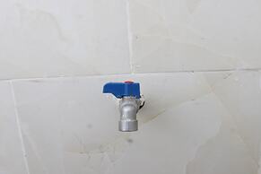 OYO Life 93154 White Kos Jenggala