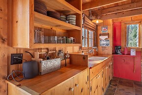 Authentic & Stylish Cabin in Lake Tahoe by Sierra Getaways