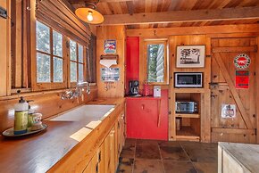 Authentic & Stylish Cabin in Lake Tahoe by Sierra Getaways