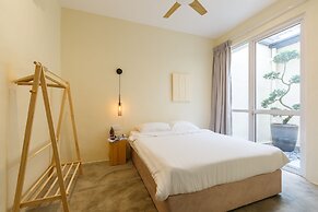 2 Bedroom Landed House Near Icon City BM