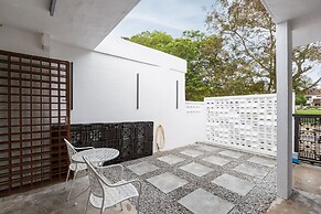 2 Bedroom Landed House Near Icon City BM