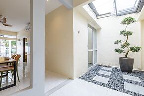 2 Bedroom Landed House Near Icon City BM