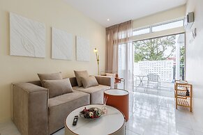 2 Bedroom Landed House Near Icon City BM