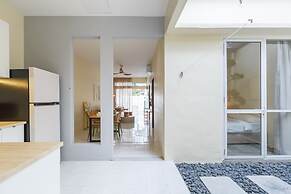 2 Bedroom Landed House Near Icon City BM