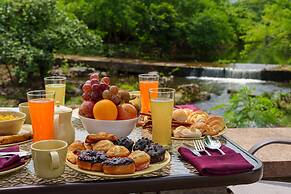 Amã Stays & Trails The Deck, Girnar Forest, Junagarh
