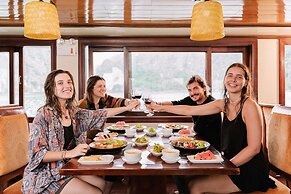 Honey Boutique Cruise