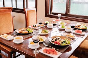 Honey Boutique Cruise