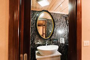 Honey Boutique Cruise