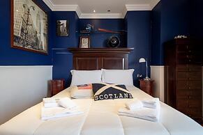 Navy Apartment by Wonderful Italy