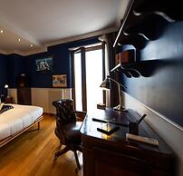 Navy Apartment by Wonderful Italy