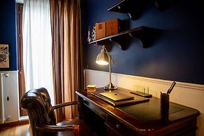 Navy Apartment by Wonderful Italy