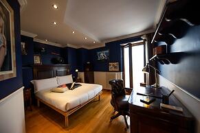 Navy Apartment by Wonderful Italy