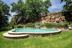 Residence with swimming pool in Sorano