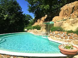 Residence with swimming pool in Sorano