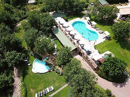 Residence with swimming pool in Sorano
