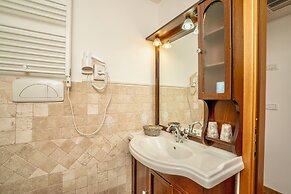 Residence with swimming pool in Sorano